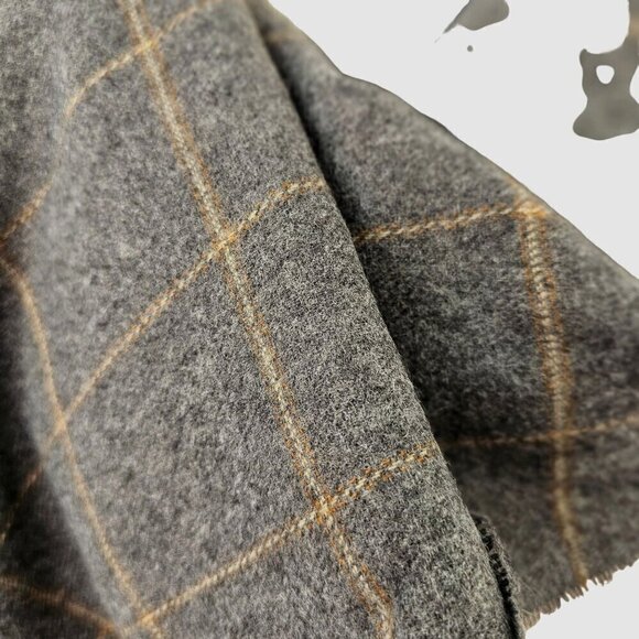 Geoffrey Beene VTG Cashme Oblong Scarf Unisex OS 100% Acrylic Gray Plaid Fringed - Picture 7 of 8